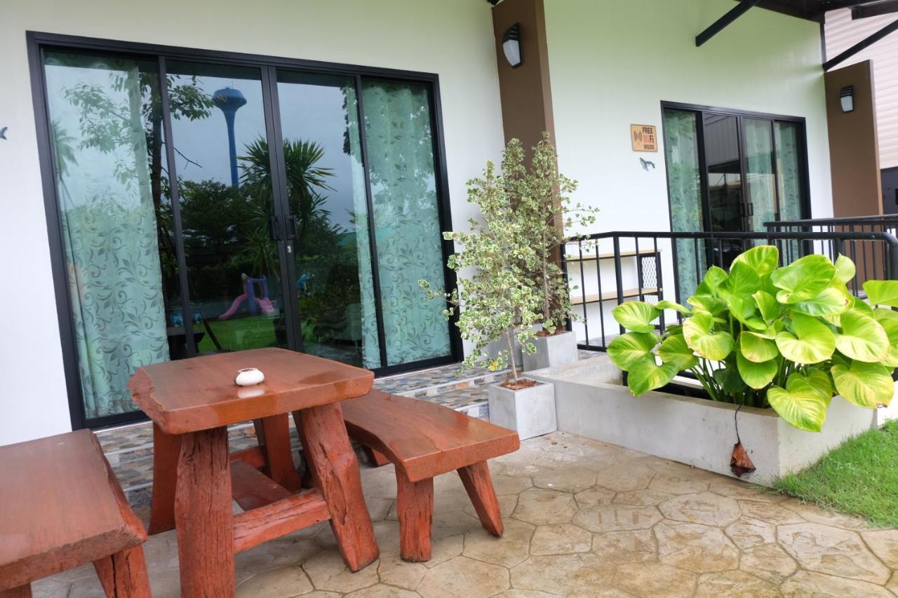The Win Hotel Bang Saphan Luaran gambar
